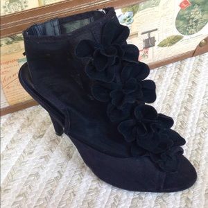 Metaphor stiletto mesh zip flower sz9.5 ankle boot